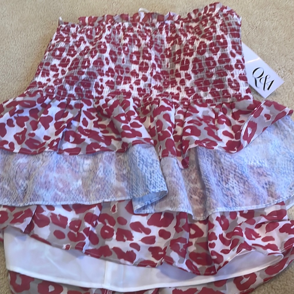Has tags and is new from Bloomingdale’s